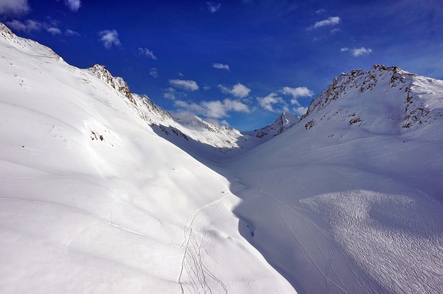 Welcome to Alta: Experience Unrivaled Skiing with SaltLakeSkiTrain TL;DR: Embark…