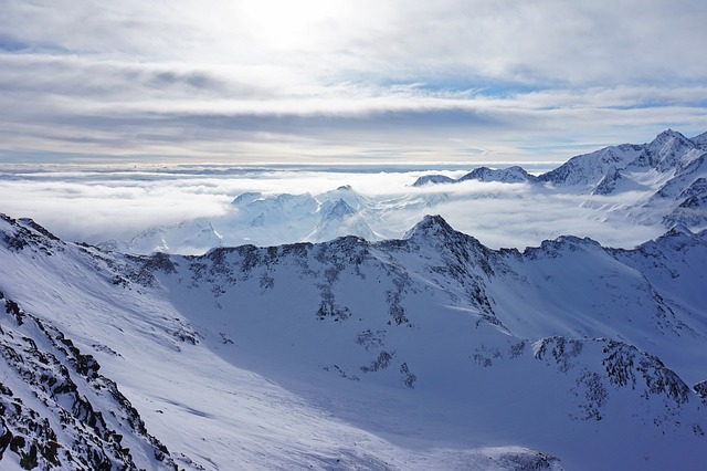 Get Ready for the Ultimate Snowbird Adventure with SaltLakeSkiTrain! TL;DR:…