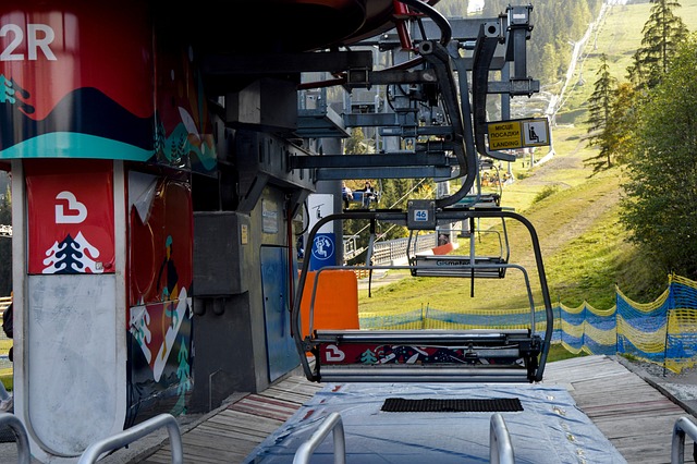 Ski Utah’s Legendary Mountains with SaltLakeSkiTrain! TL;DR: Escape the hustle…